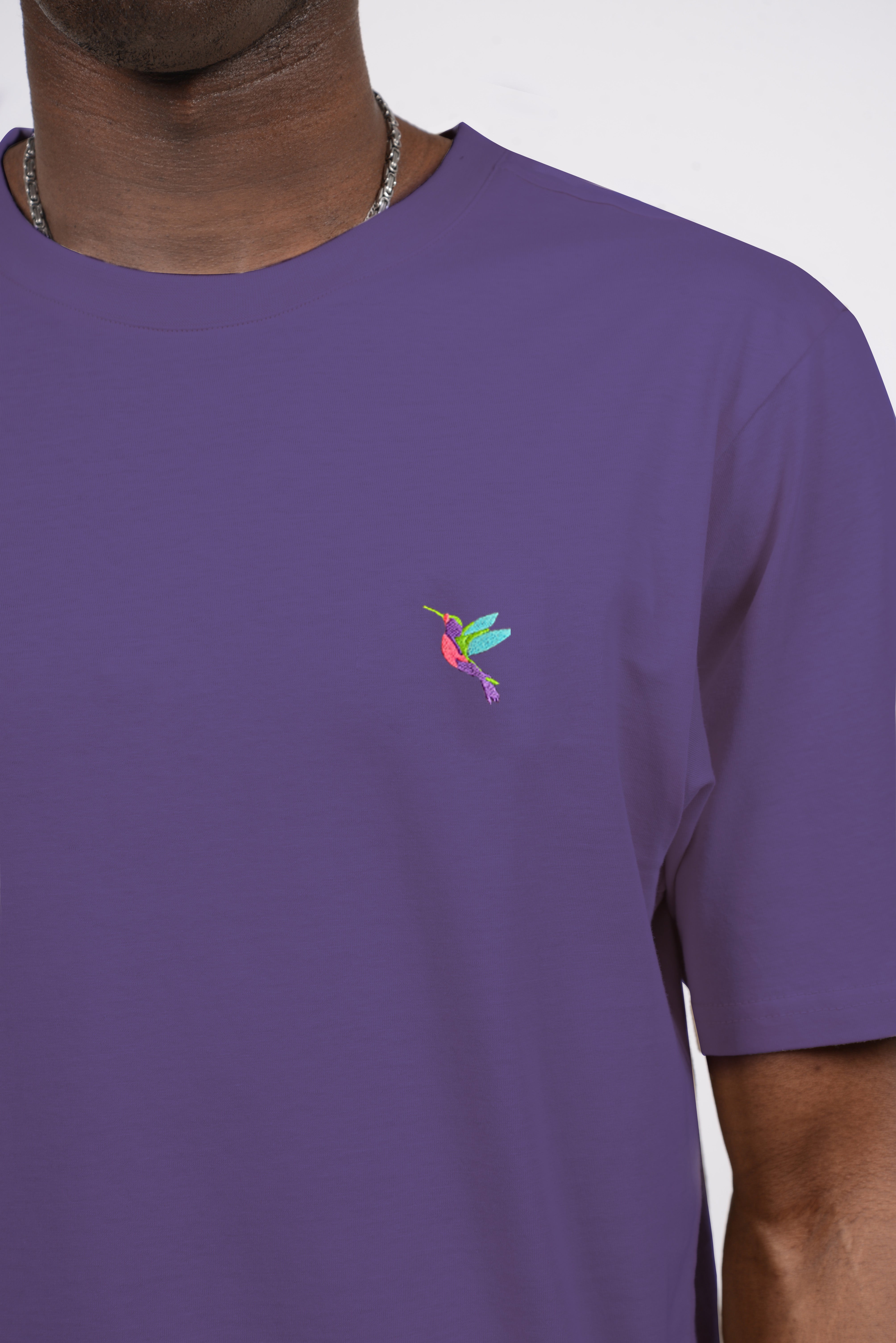 T-SHIRT LILA MIT KOLIBRI STICKEREI